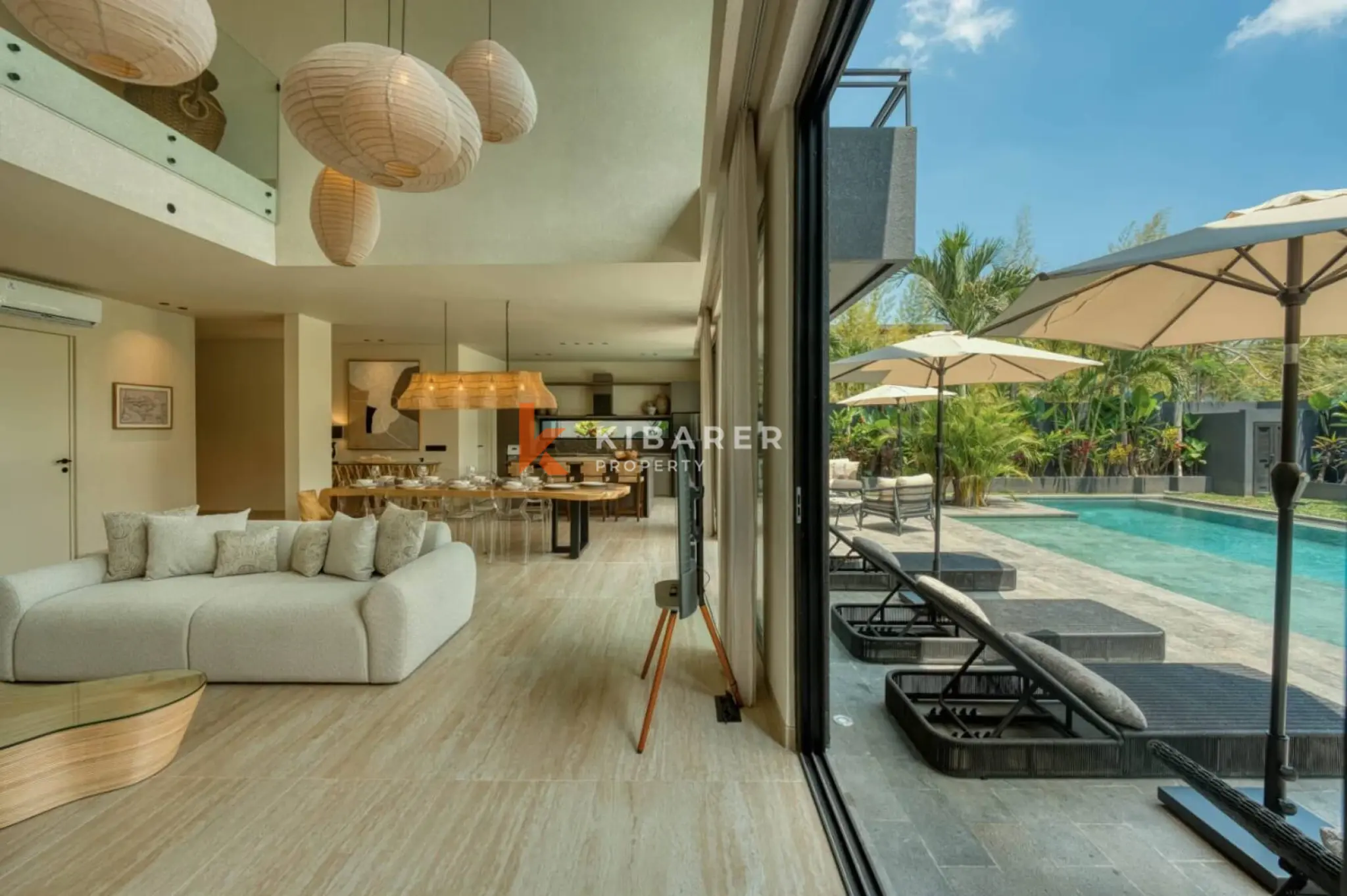 Vila Empat Kamar Tidur dengan Dua Master Suite Bergaya Eropa di Umalas