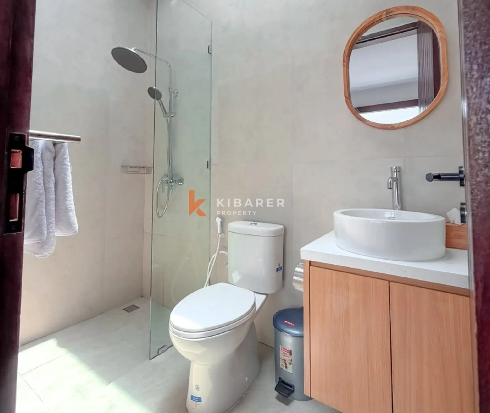 Modern Serenity - Vila Dua Kamar Tidur dengan Jacuzzi di Seseh