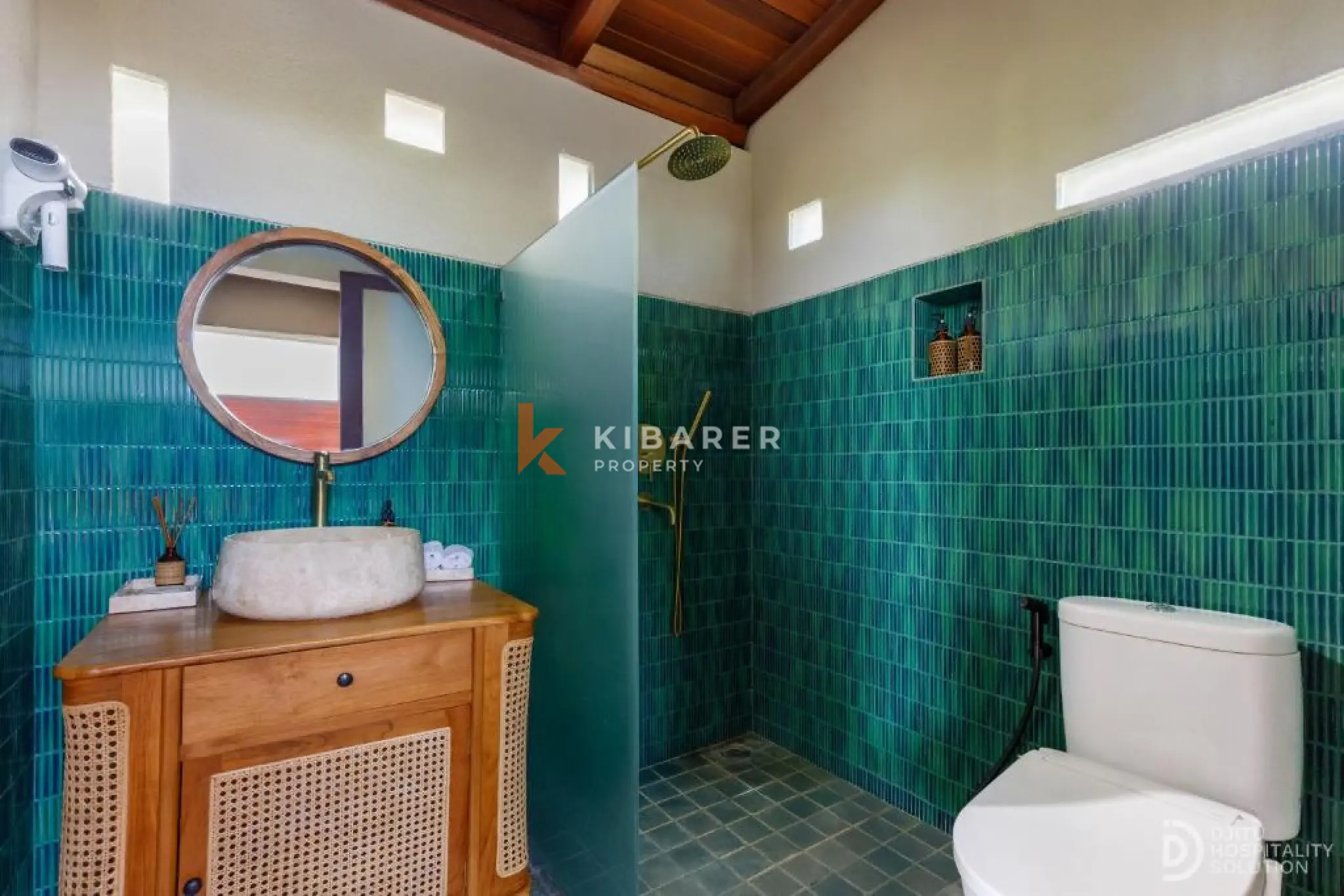 Lovely Wooden Retreat One Bedroom Villa in Gianyar Keramas