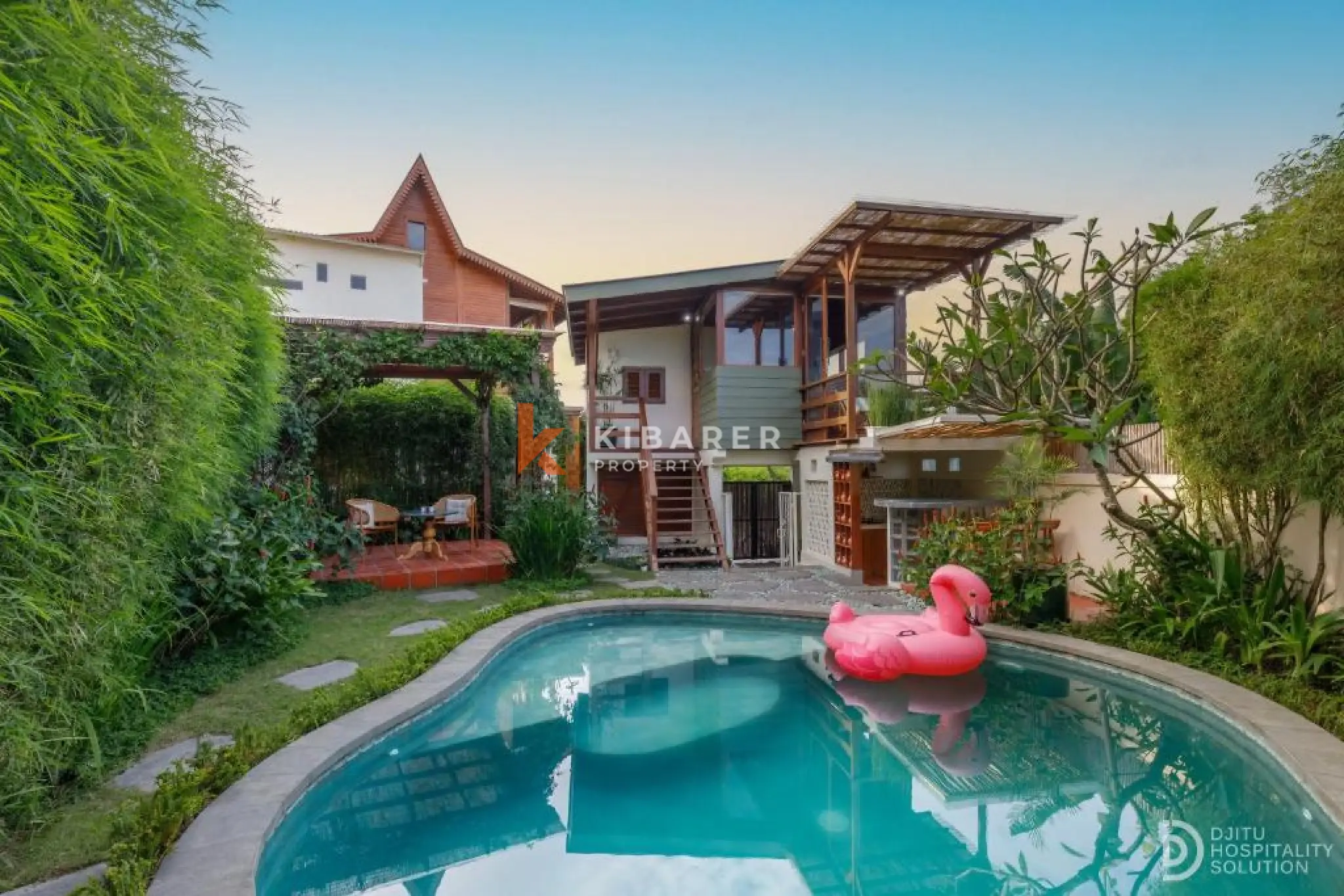 Lovely Wooden Retreat One Bedroom Villa in Gianyar Keramas