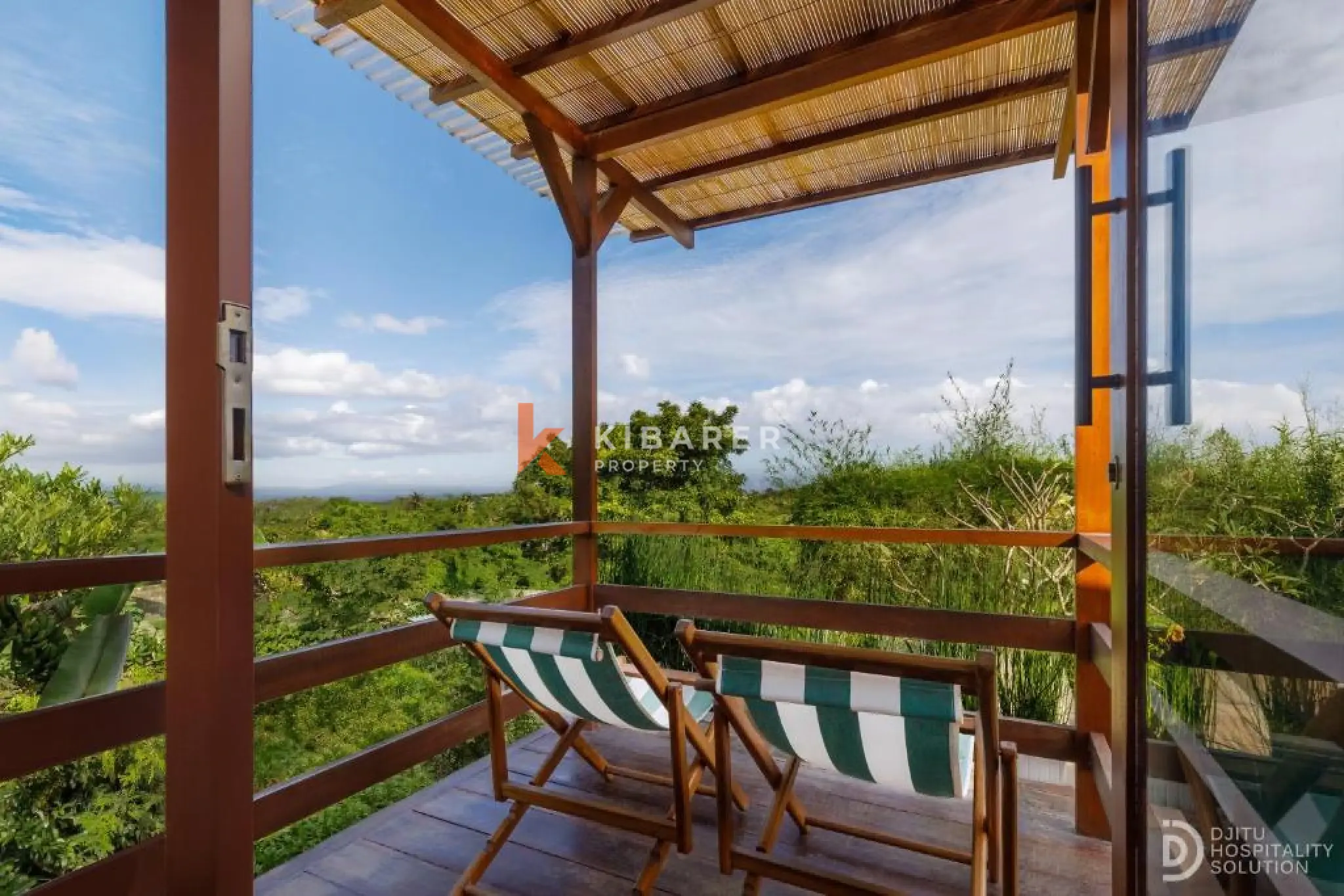Lovely Wooden Retreat One Bedroom Villa in Gianyar Keramas