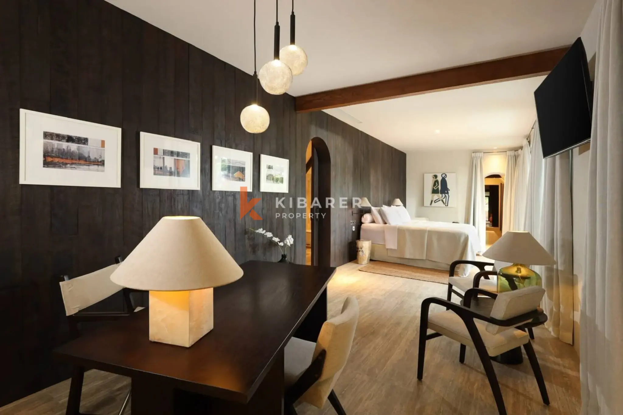 Seni Elegansi Tropis: Vila Enam Kamar Tidur dengan Taman Asri di Umalas