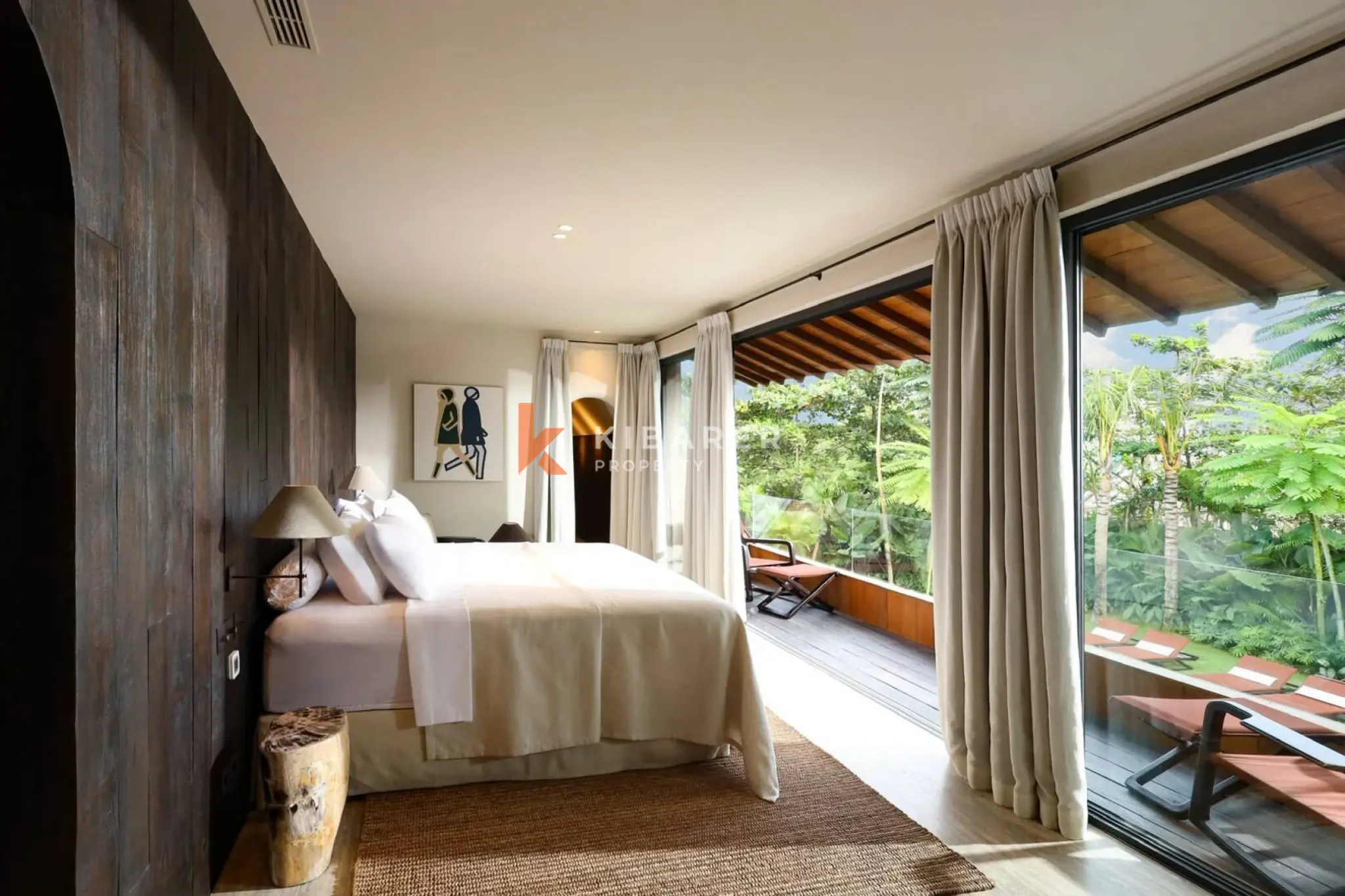 Seni Elegansi Tropis: Vila Enam Kamar Tidur dengan Taman Asri di Umalas