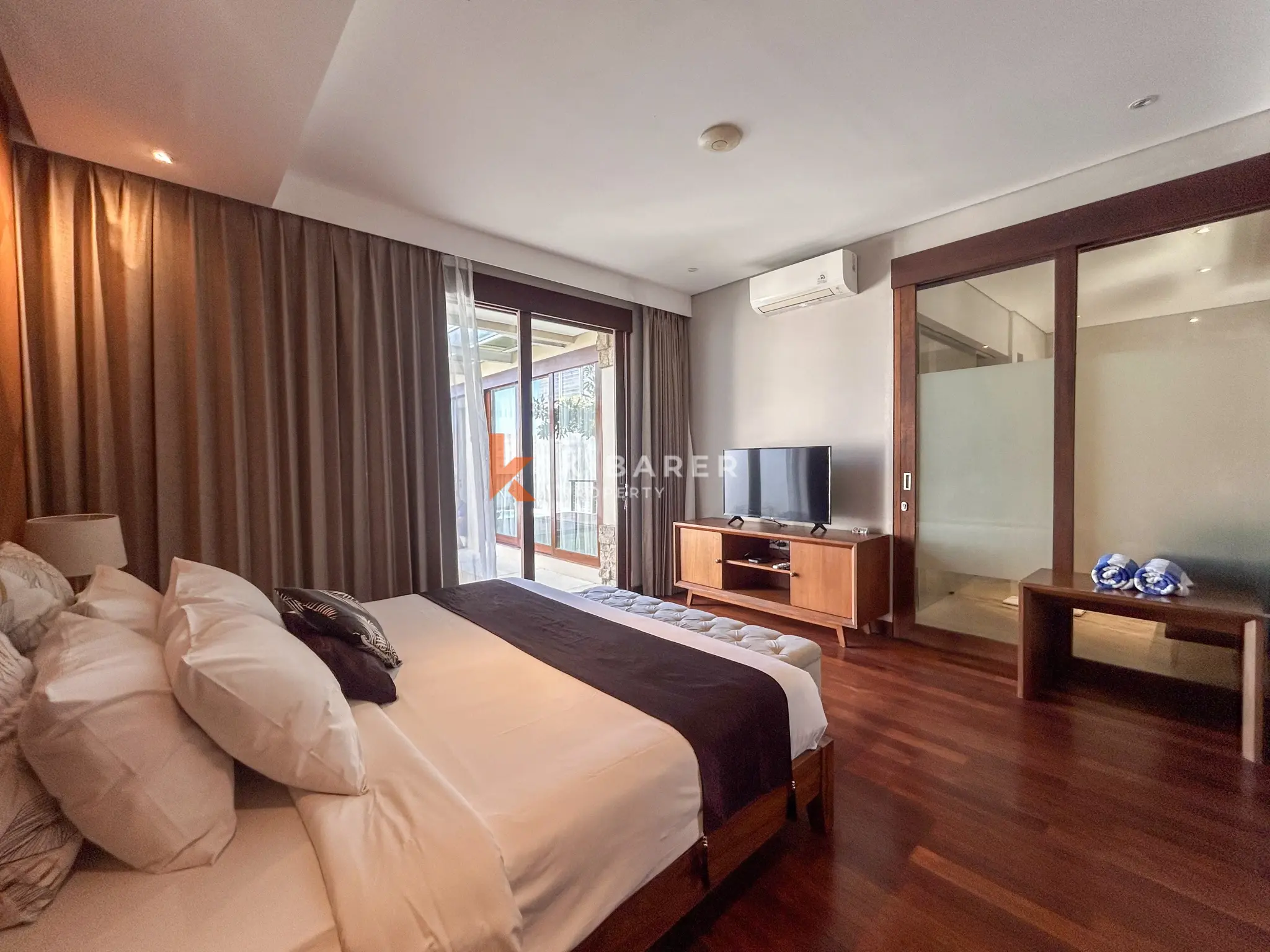 Modern Three-Bedroom Villa with Pool and Scenic Balcony Views in Nusa Dua