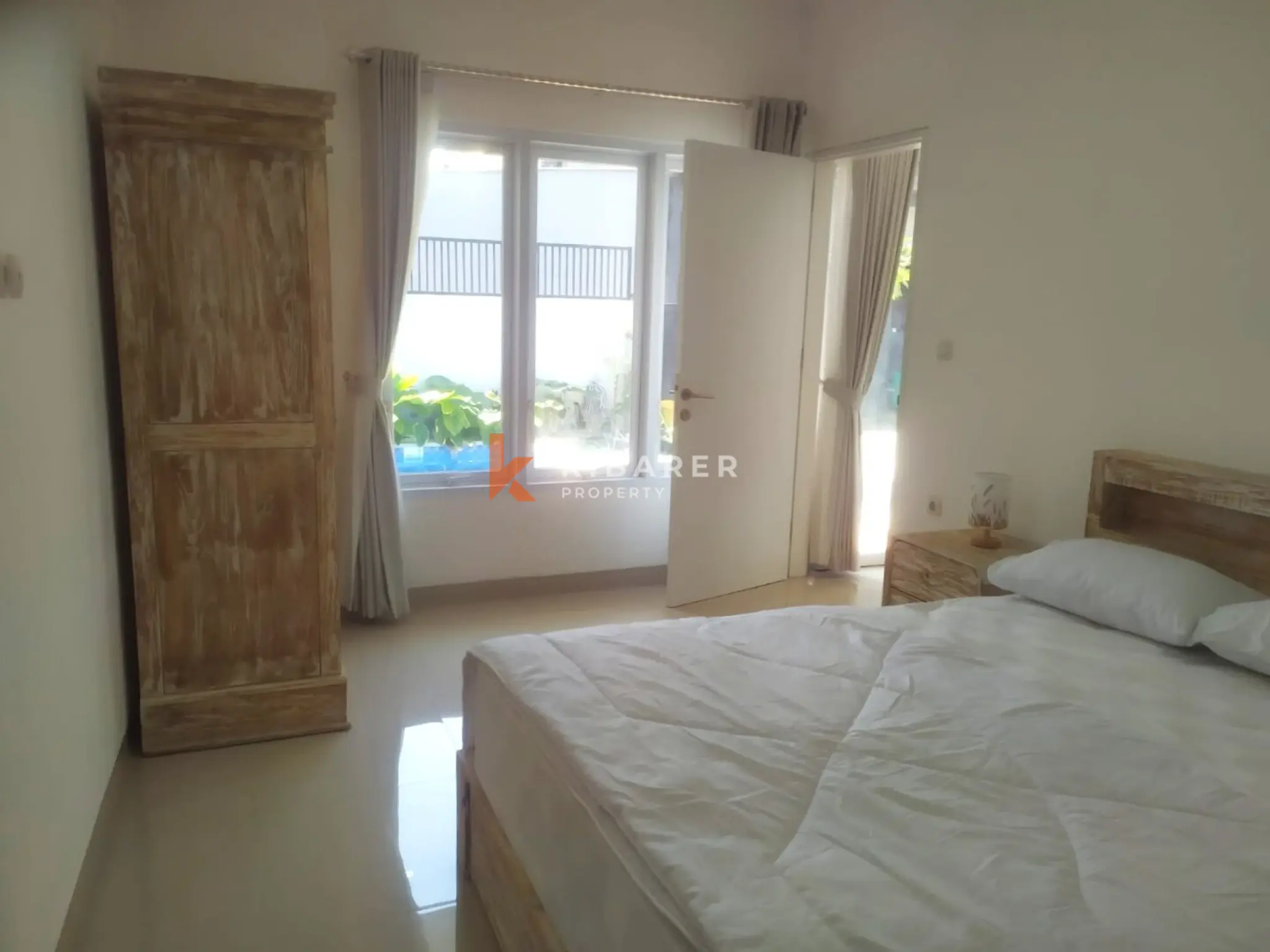 Vila Menawan dengan Dua Kamar Tidur dan Area Rooftop di Sanur