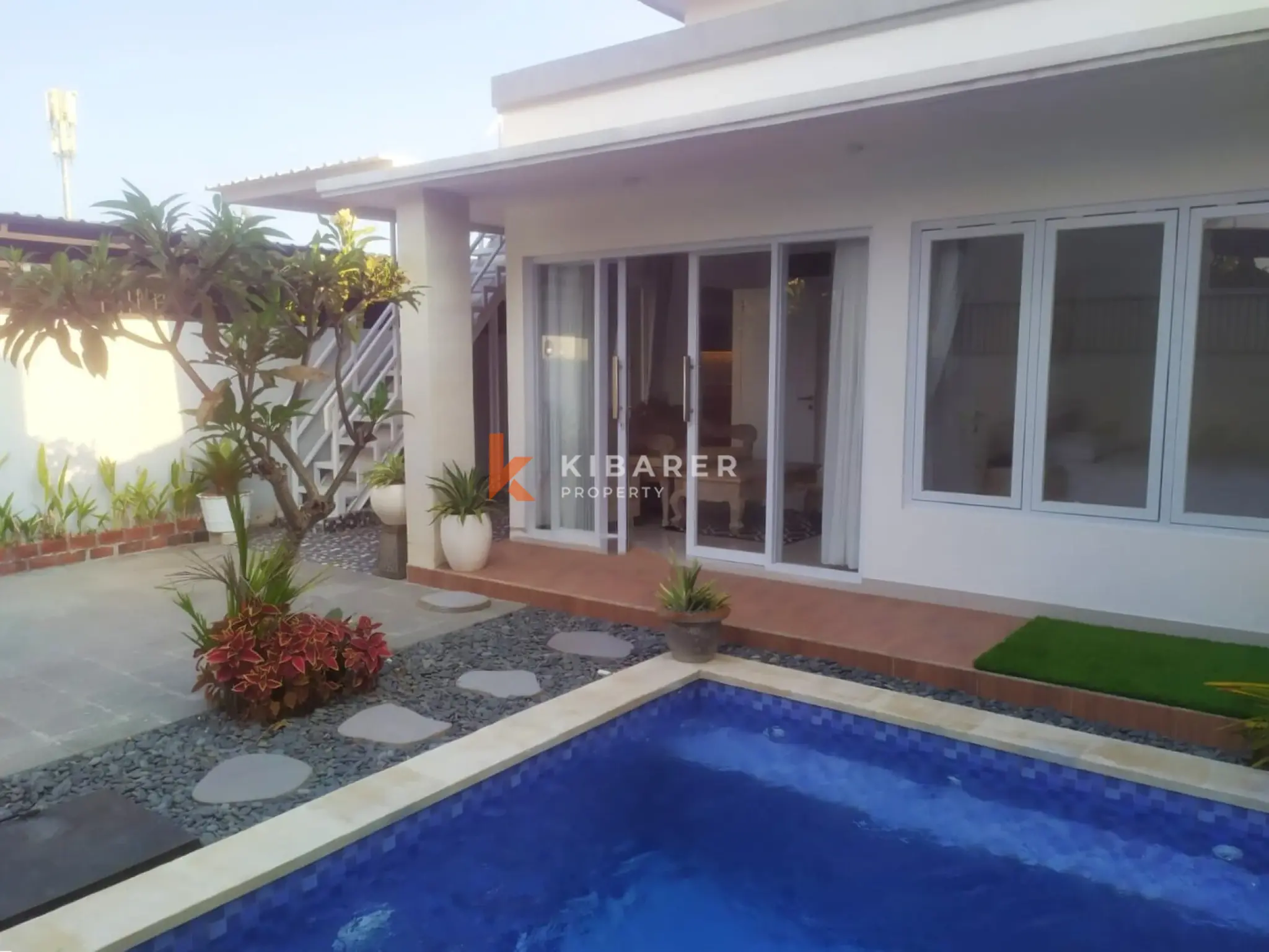 Vila Menawan dengan Dua Kamar Tidur dan Area Rooftop di Sanur