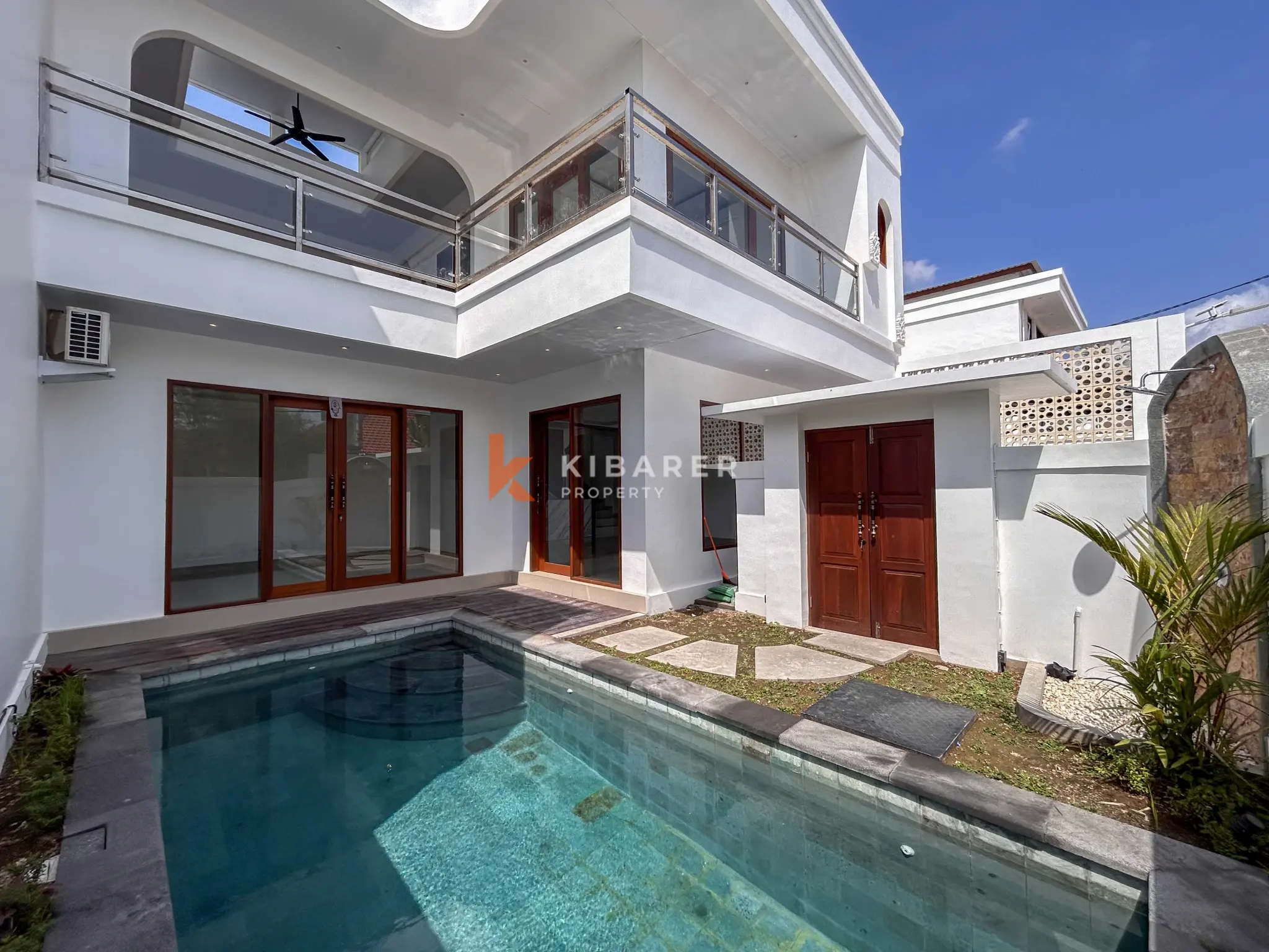 Villa Tiga Kamar Tidur Bergaya Tanpa Perabot di Umalas