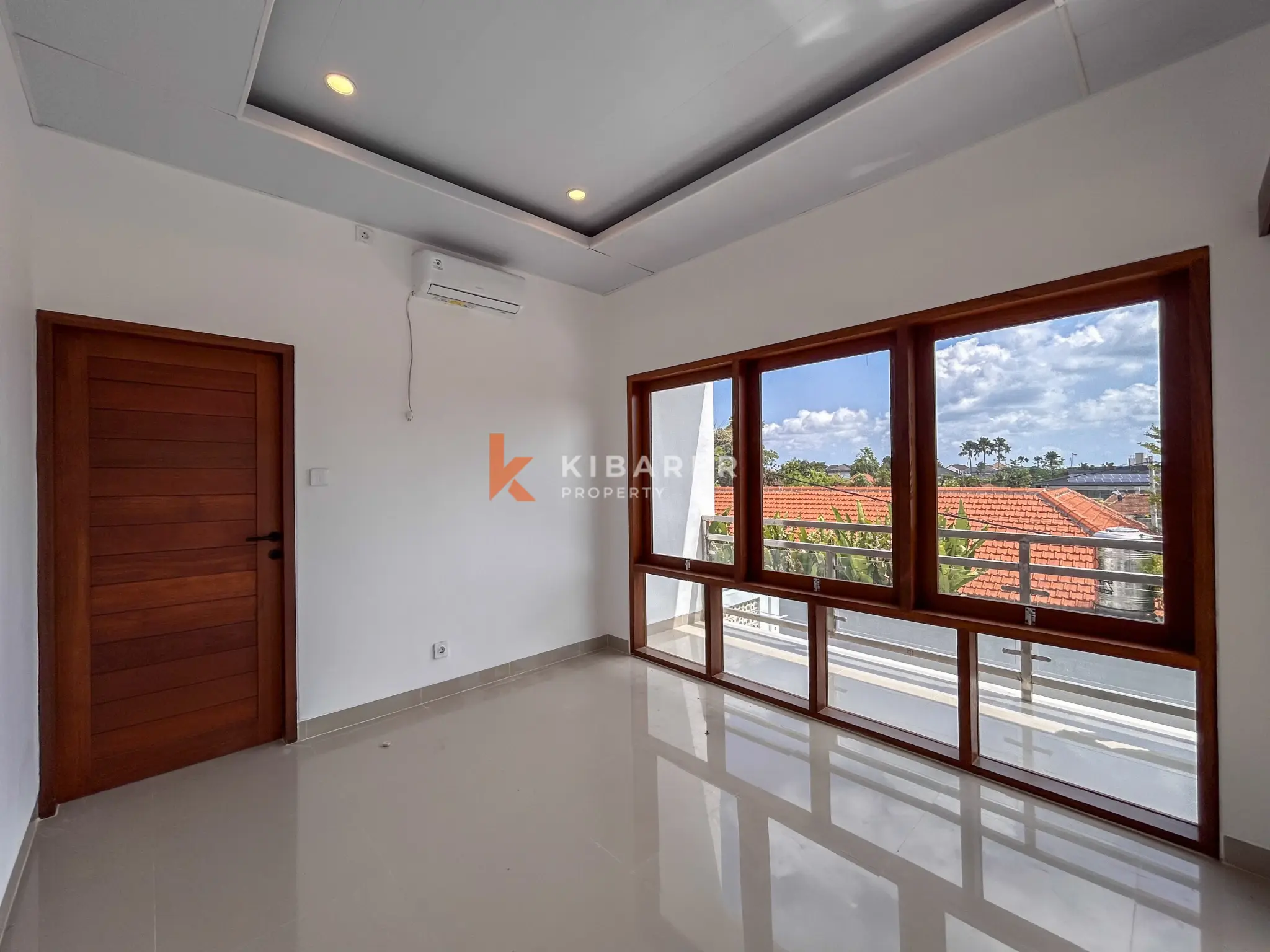 Villa Tiga Kamar Tidur Bergaya Tanpa Perabot di Umalas