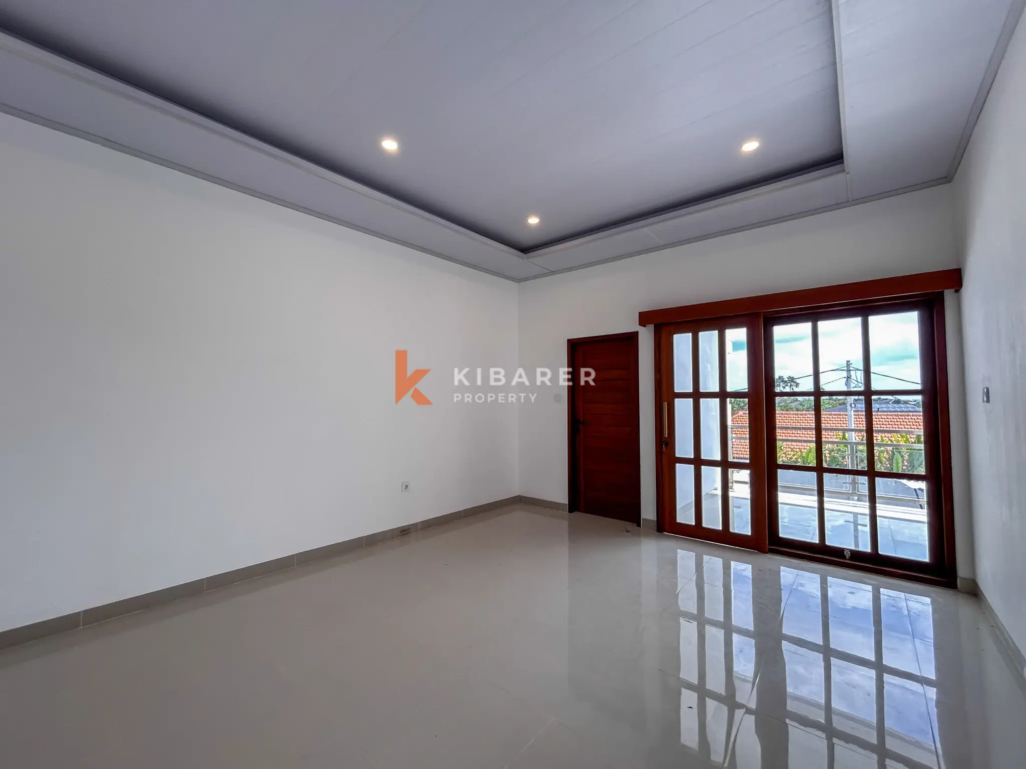 Villa Tiga Kamar Tidur Elegan Tanpa Perabot dengan Kolam Renang Pribadi di Umalas
