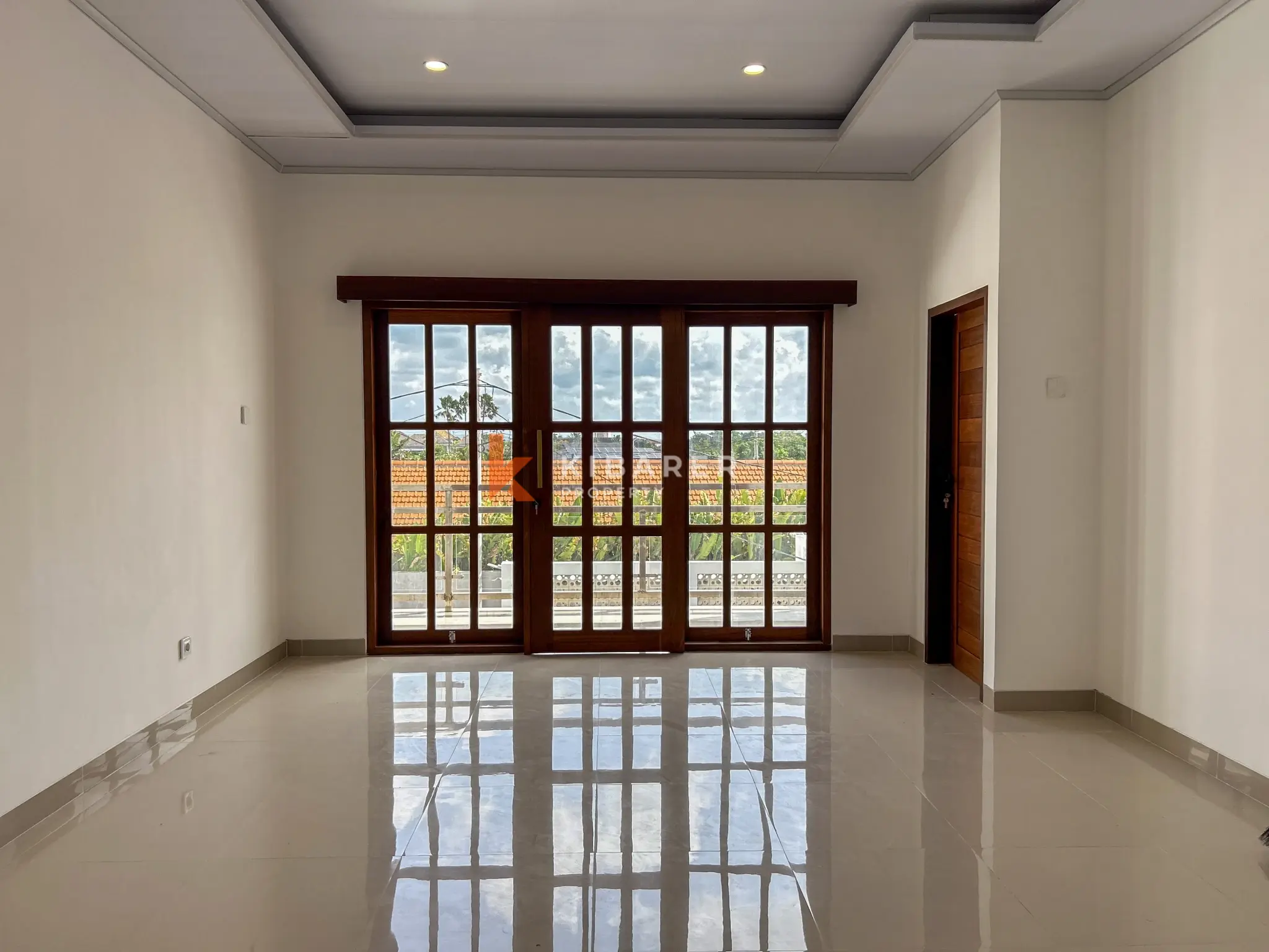 Villa Tiga Kamar Tidur Elegan Tanpa Perabot dengan Kolam Renang Pribadi di Umalas