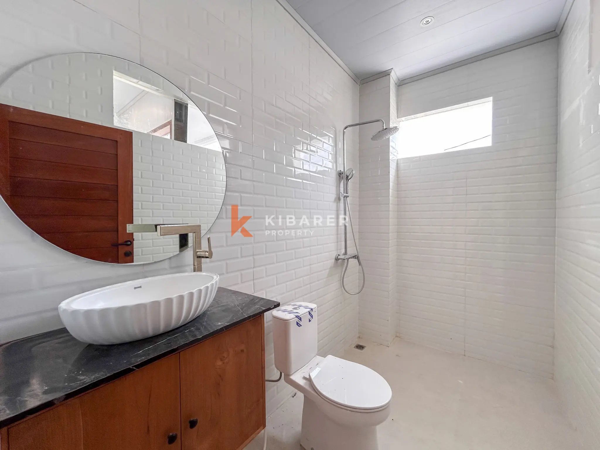 Villa Tiga Kamar Tidur Elegan Tanpa Perabot dengan Kolam Renang Pribadi di Umalas