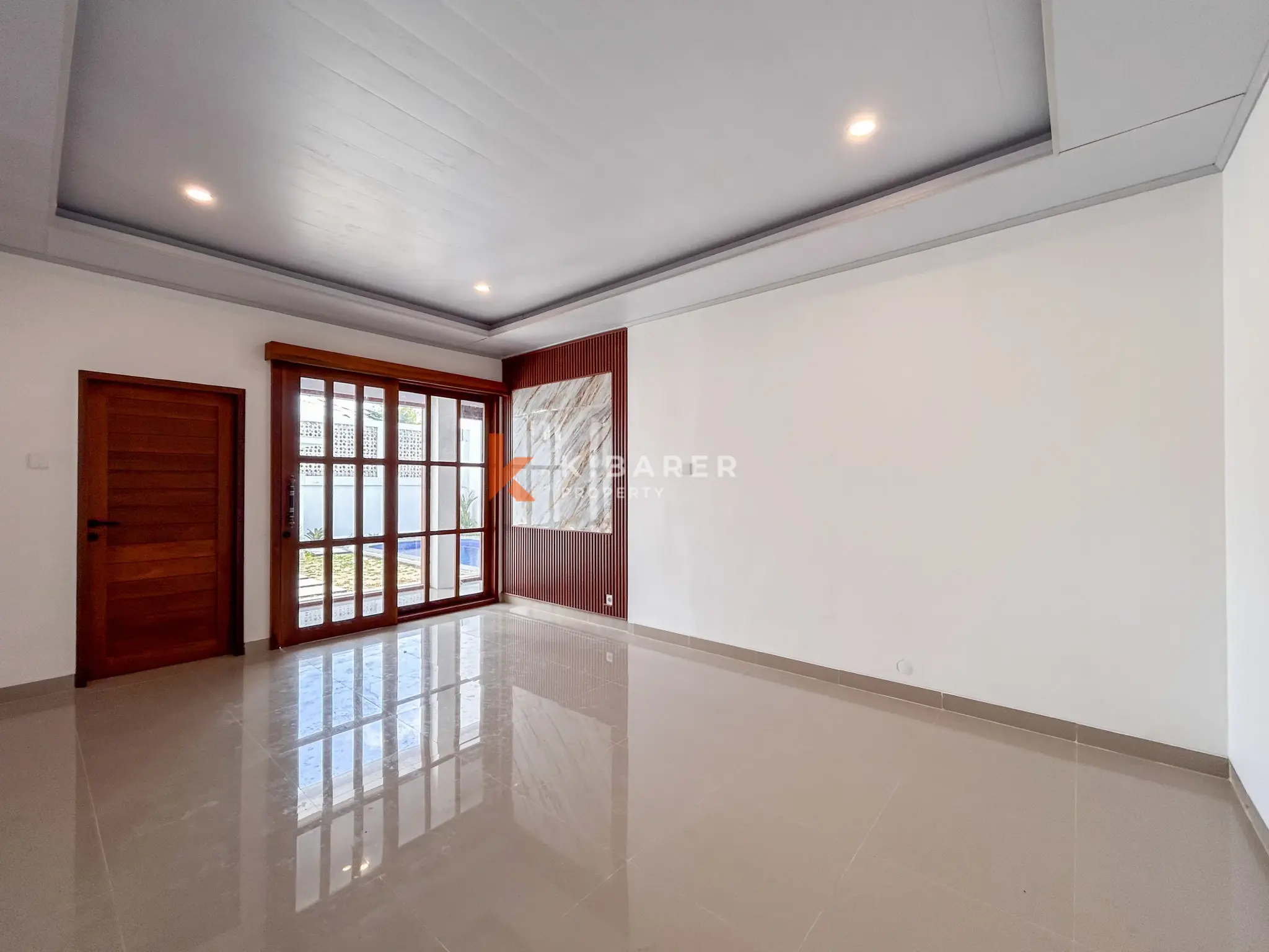 Villa Tiga Kamar Tidur Elegan Tanpa Perabot dengan Kolam Renang Pribadi di Umalas