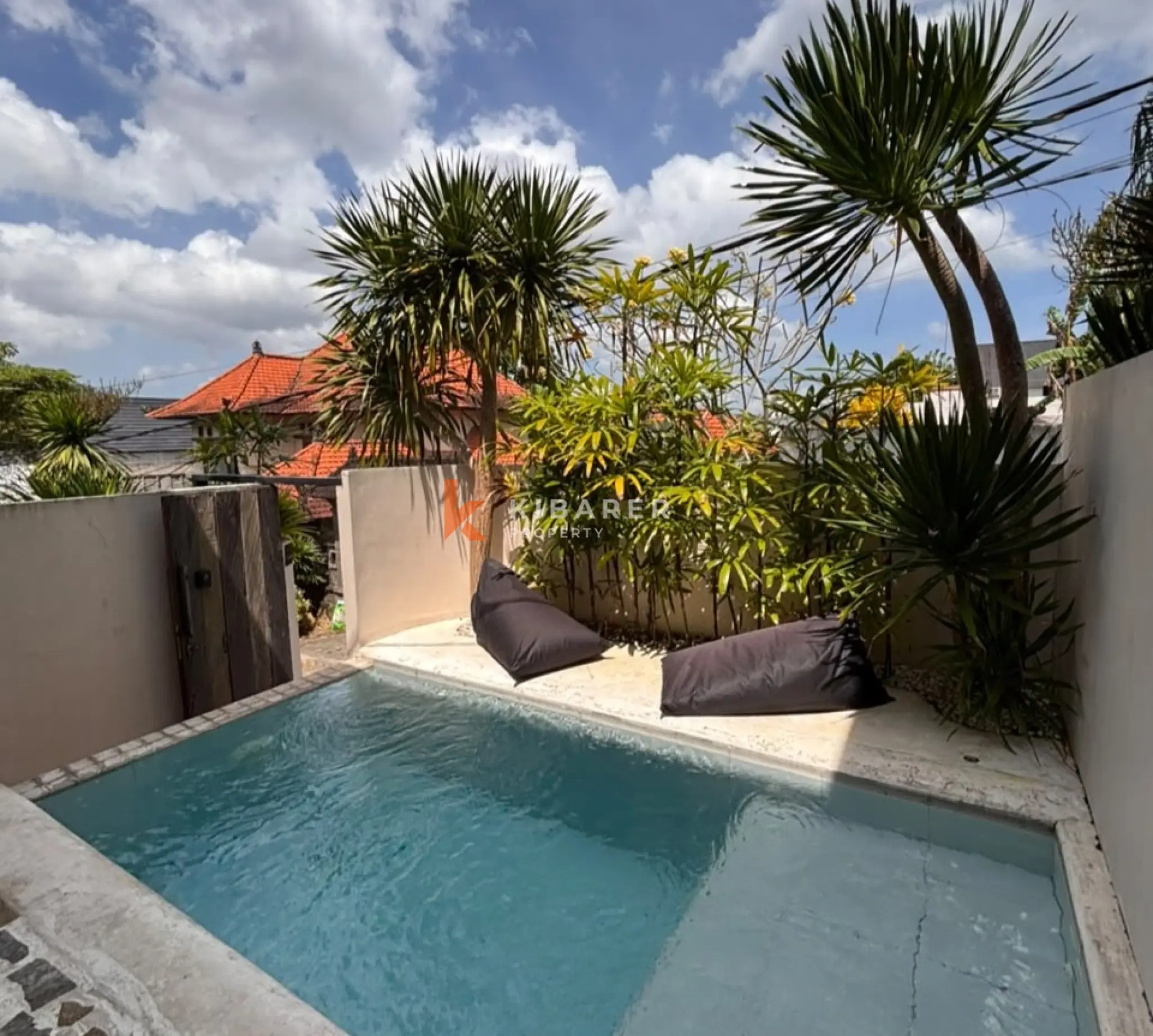 Villa Tropis Modern Satu Kamar Tidur dengan Kolam Renang Pribadi di Canggu