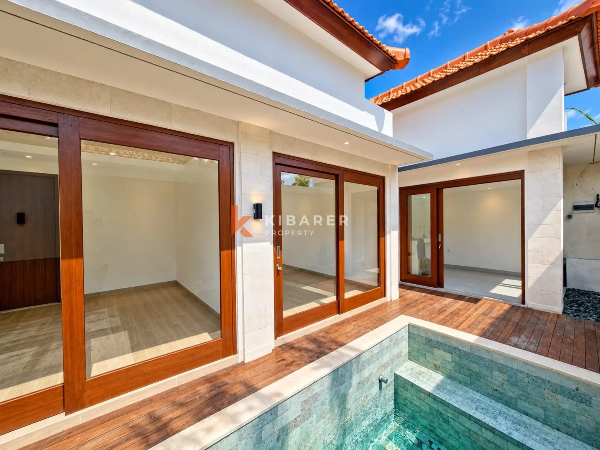 Villa Modern Tanpa Perabot dengan Dua Kamar Tidur dan Kolam Renang Pribadi di Sanur