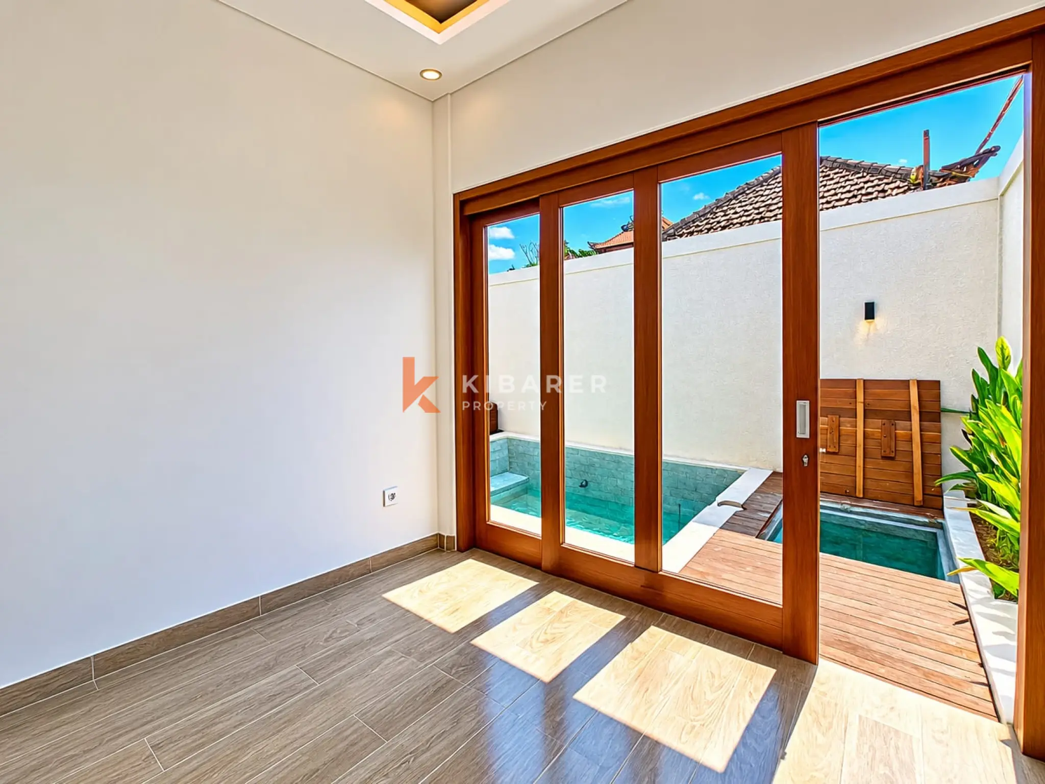 Villa Modern Tanpa Perabot dengan Dua Kamar Tidur dan Kolam Renang Pribadi di Sanur
