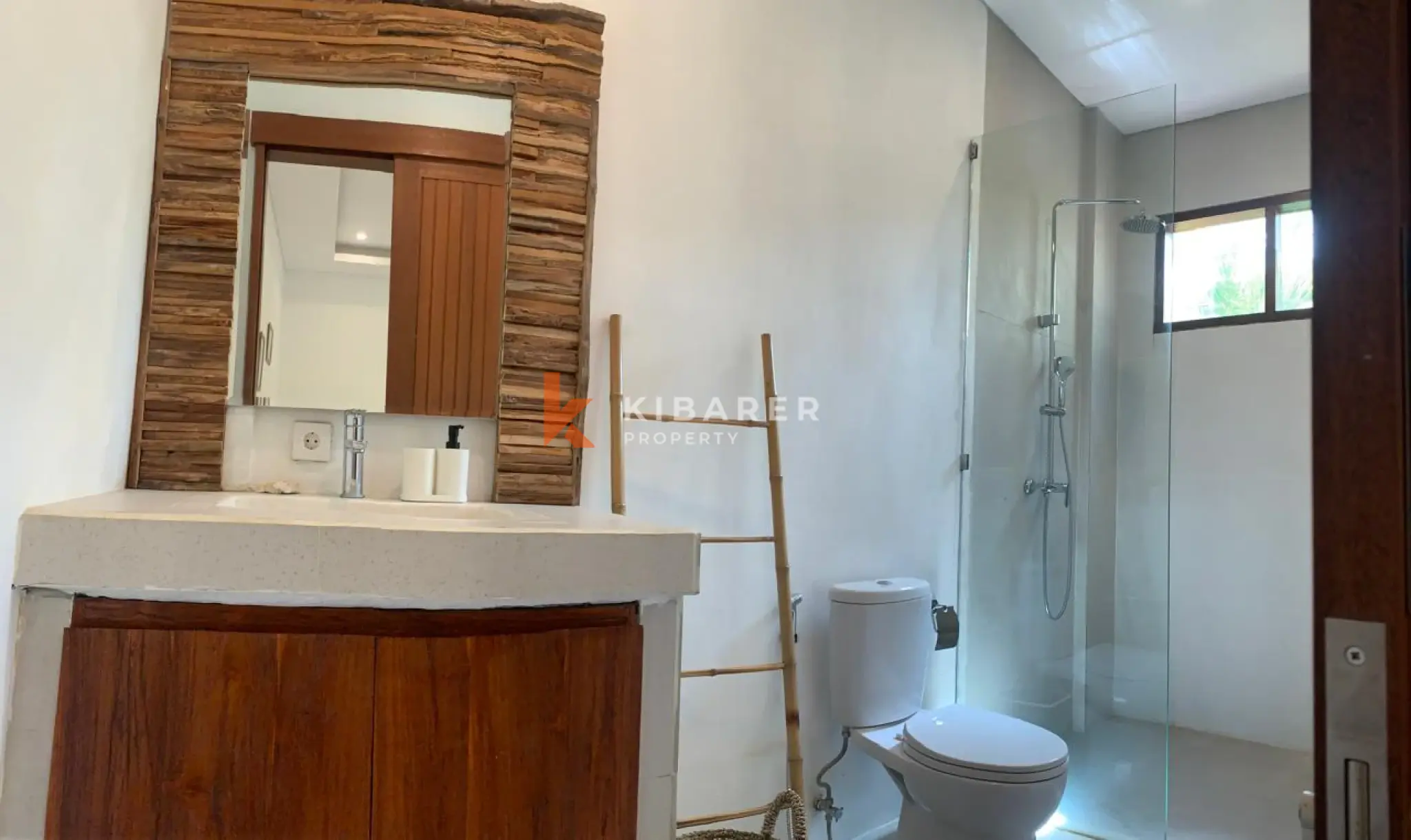 Chic Three-Bedroom Tropical Villa with Pool in Pantai Lima