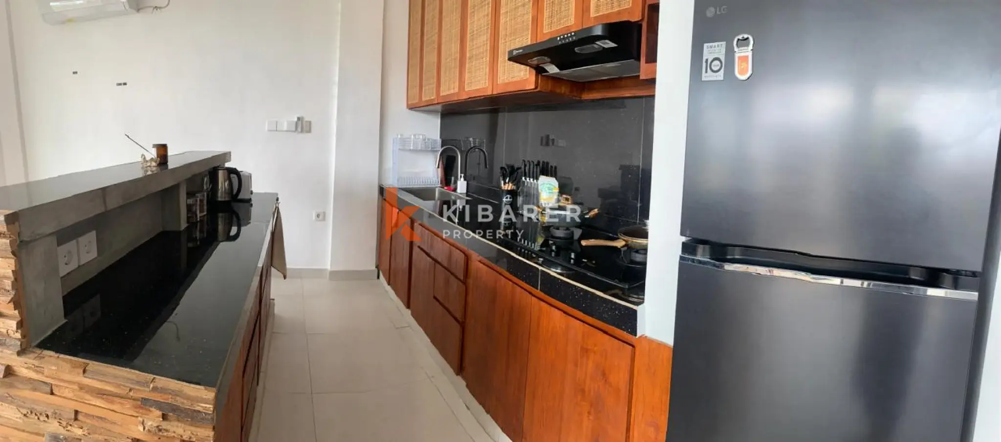 Chic Three-Bedroom Tropical Villa with Pool in Pantai Lima