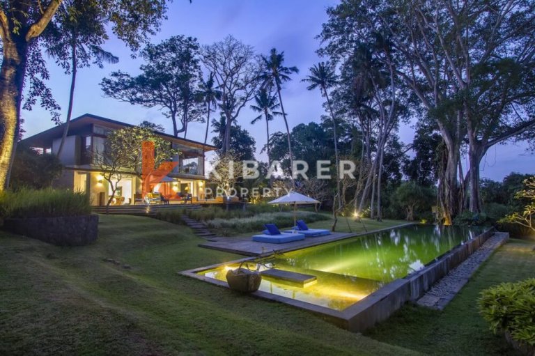 Luxury Five-Bedroom Villa set in nature situated in peaceful area Cemagi