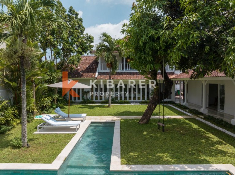 Spacieuse villa de cinq chambres de style indonésien classique à louer à Canggu
