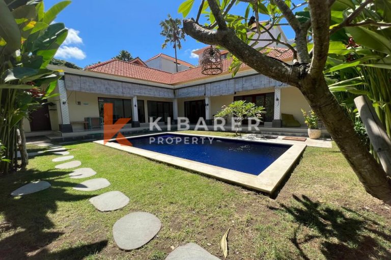 Beautiful Classic Two-Bedroom Enclosed Living Room Villa in Tegal Cupek