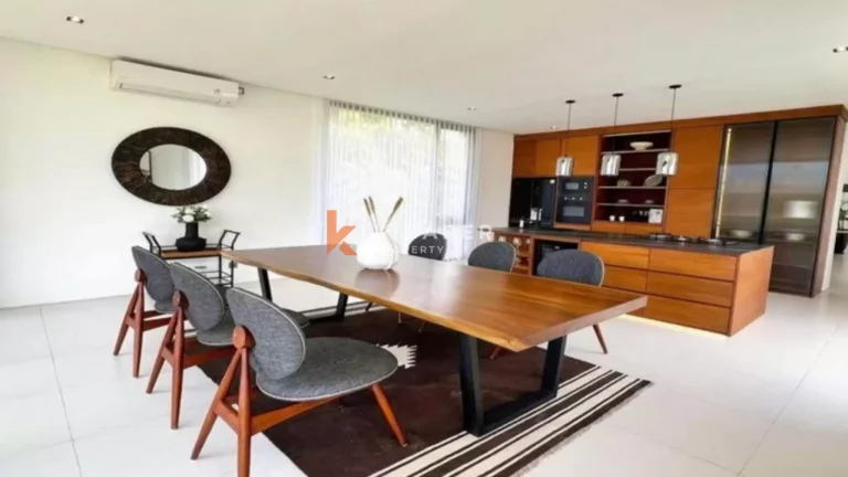 Modern Elegance: Gorgeous Three-Bedroom Villa in Pererenan