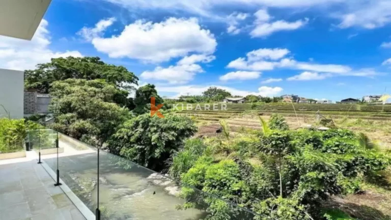 Modern Elegance: Gorgeous Three-Bedroom Villa in Pererenan