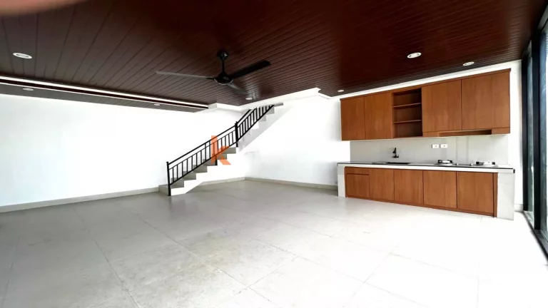 Charming Three-Bedroom Villa with Enclosed Living Situated in Seseh