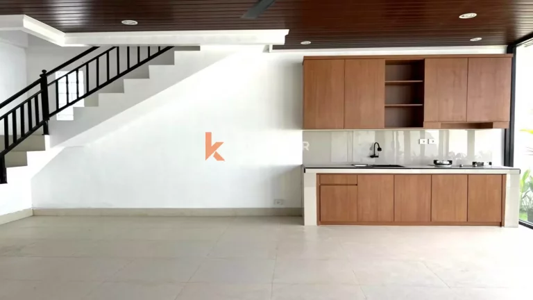 Charming Three-Bedroom Villa with Enclosed Living Situated in Seseh