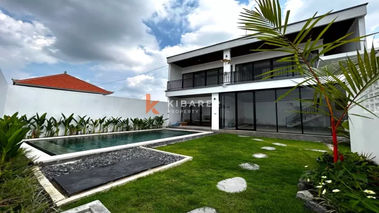 Charming Three-Bedroom Villa with Enclosed Living Situated in Seseh