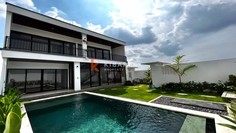 Charming Three-Bedroom Villa with Enclosed Living Situated in Seseh