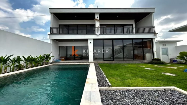 Charming Three-Bedroom Villa with Enclosed Living Situated in Seseh