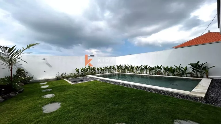 Charming Three-Bedroom Villa with Enclosed Living Situated in Seseh