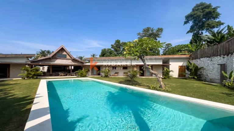Tropical Paradise Three-Bedroom Villa Five-Minutes from Kedungu Beach