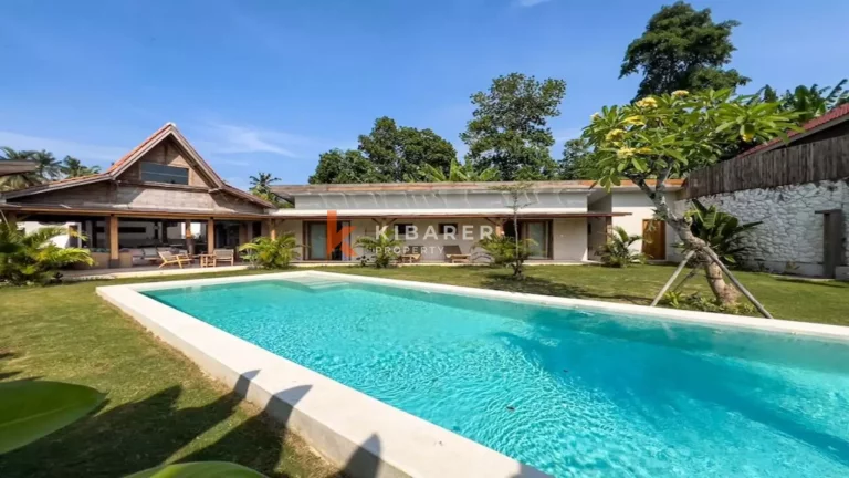 Tropical Paradise Three-Bedroom Villa Five-Minutes from Kedungu Beach