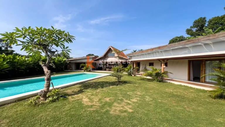 Tropical Paradise Three-Bedroom Villa Five-Minutes from Kedungu Beach