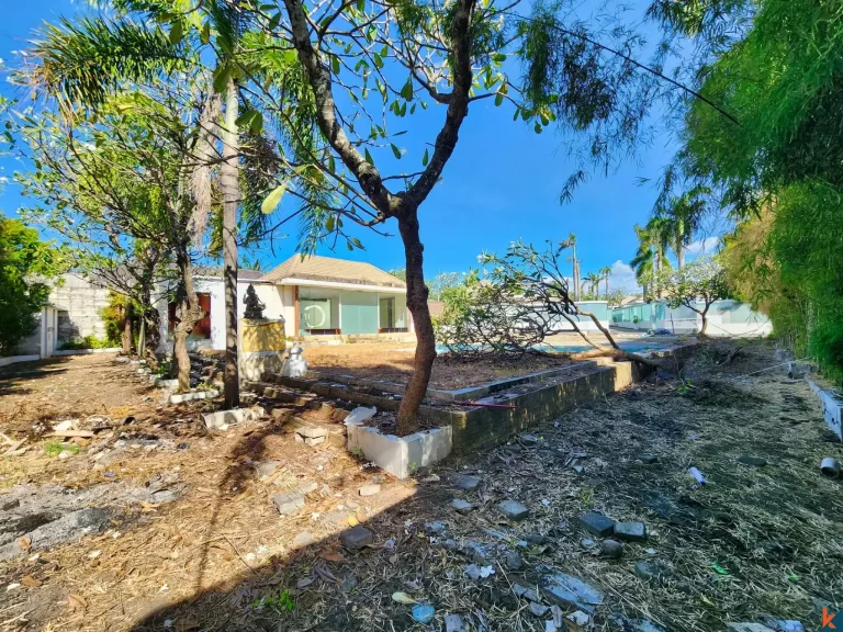 Terrain d'investissement rare en bail à long terme à distance de marche de la plage de Seminyak