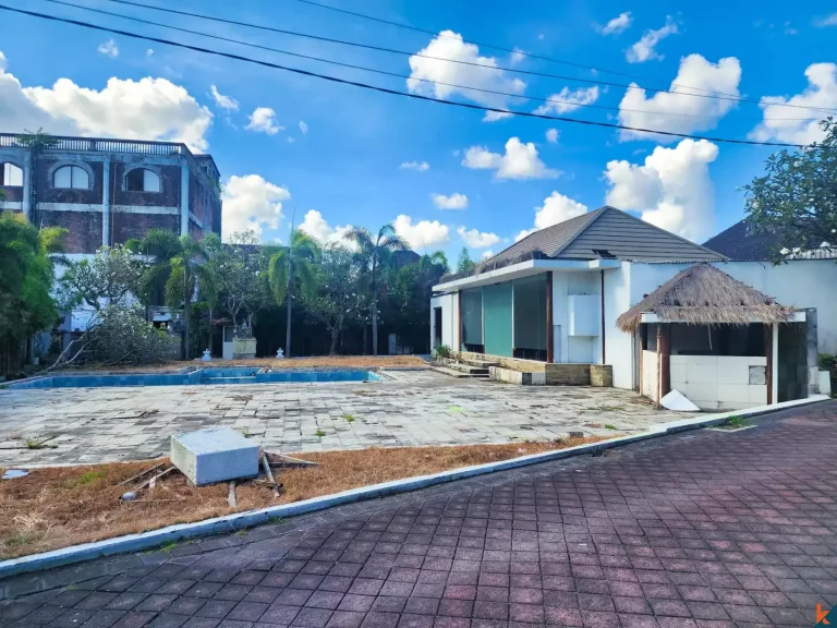 Terrain d'investissement rare en bail à long terme à distance de marche de la plage de Seminyak