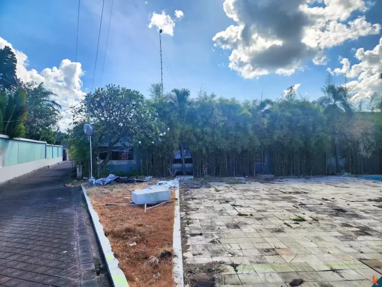 Terrain d'investissement rare en bail à long terme à distance de marche de la plage de Seminyak