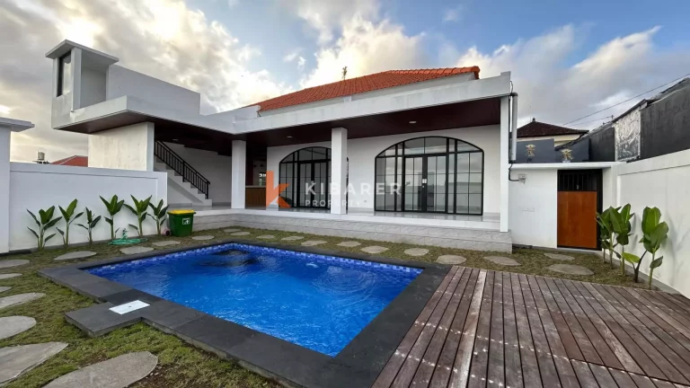 Vila Dua Kamar Tidur Menawan Tanpa Perabotan dengan Kolam Renang Pribadi di Padonan