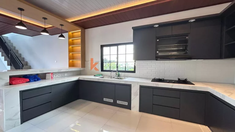Vila Dua Kamar Tidur Menawan Tanpa Perabotan dengan Kolam Renang Pribadi di Padonan