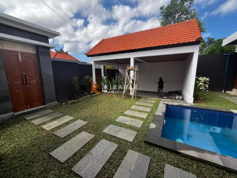 Villa Baru Semi Furnished Dua Plus Satu Kamar Tidur yang Luas di Kerobokan