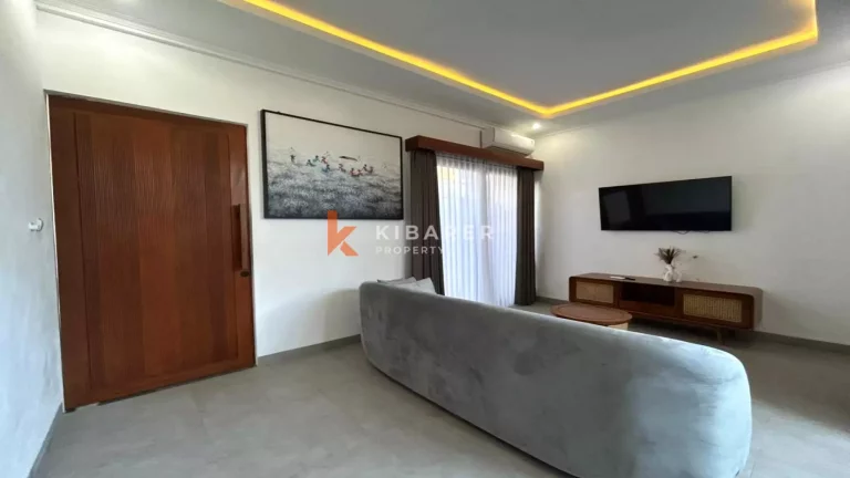 Modern Two-Bedroom Enclosed Living Room Villa with Private Pool in Padonan