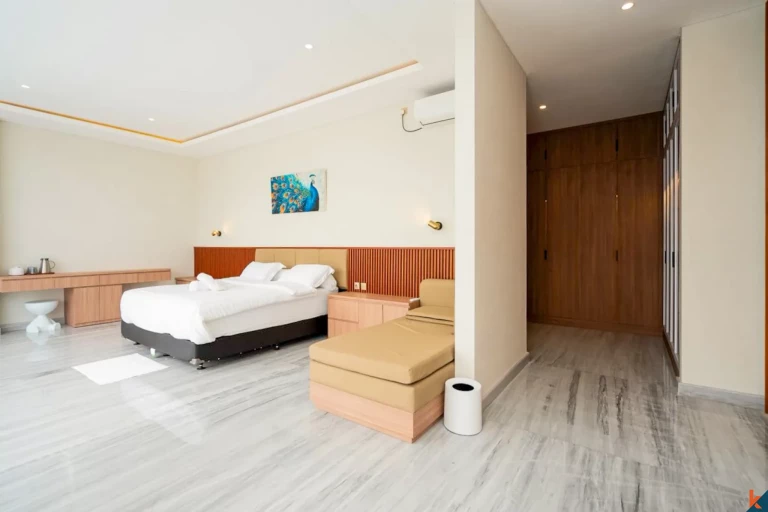 Master bedroom with ensuite bathroom, Umalas villa