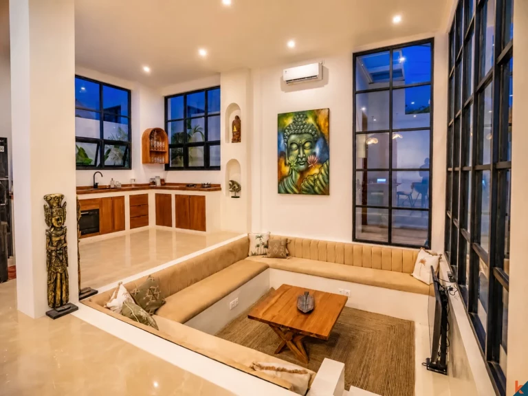 Investasi vila hak sewa tiga kamar tidur di lokasi strategis di Berawa