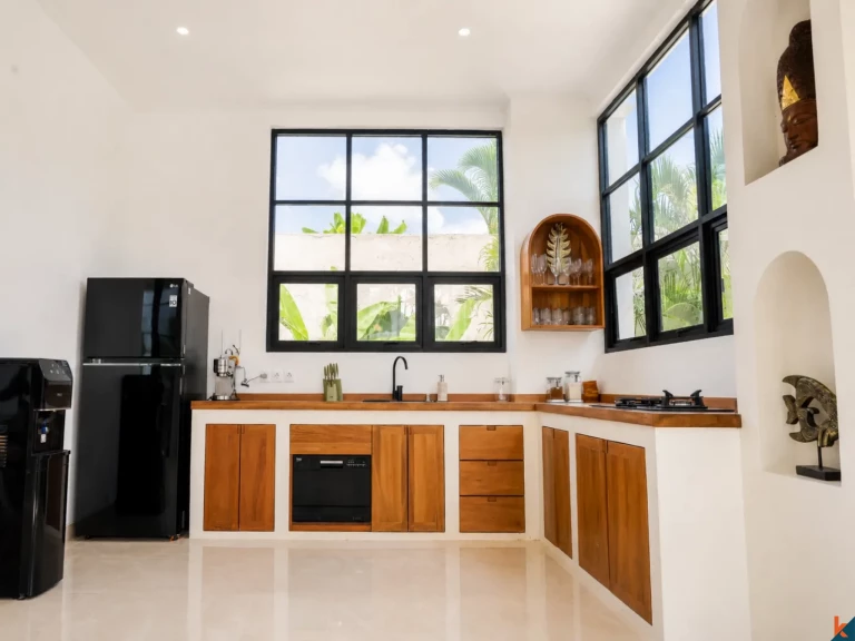 Investasi vila hak sewa tiga kamar tidur di lokasi strategis di Berawa