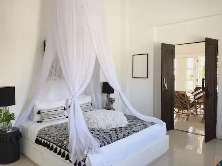 Vila Mewah Elegan dengan 5 Kamar Tidur di Berawa