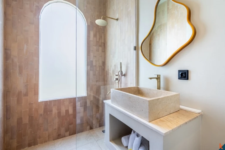 Villa méditerranéenne neuve de 2 chambres dans le quartier prisé de Pererenan