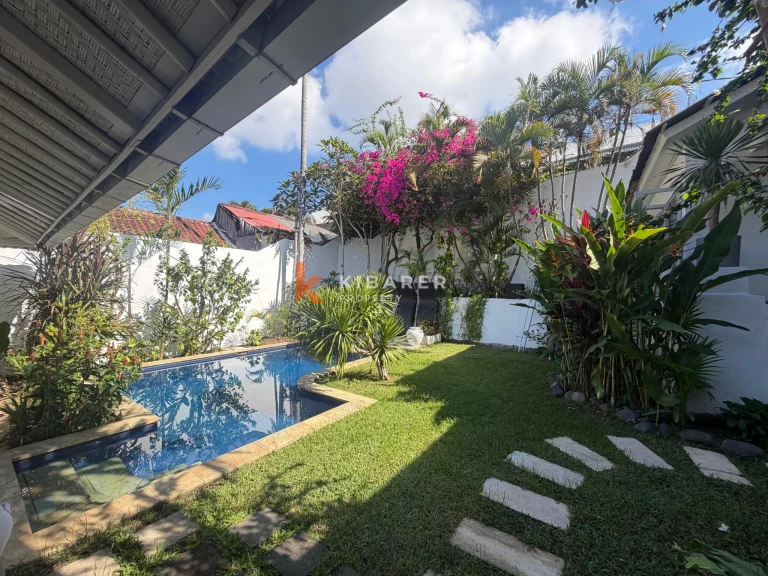 Charming Family Villa Three-Bedrooms in a Quiet and Secure Umalas Lane