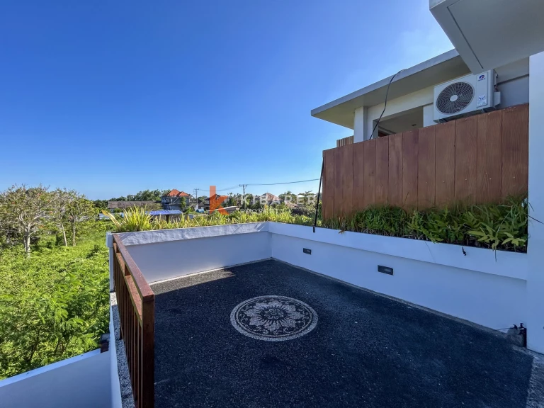 Comfortable Balinese Three-Bedroom Villa with Rooftop in Buduk