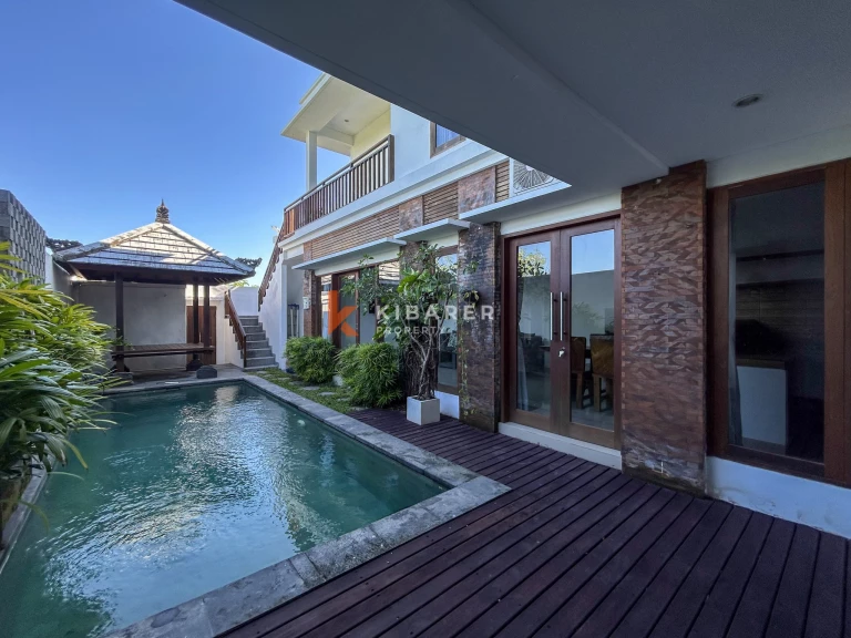 Comfortable Balinese Three-Bedroom Villa with Rooftop in Buduk